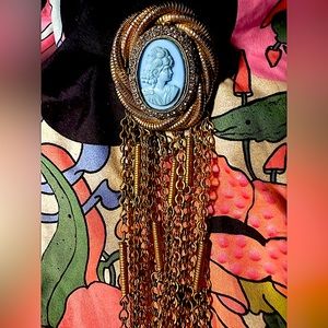 Vintage Elegant Runway Blue Cameo Brooch With Fringe Dangle Drops. Unique 60’s